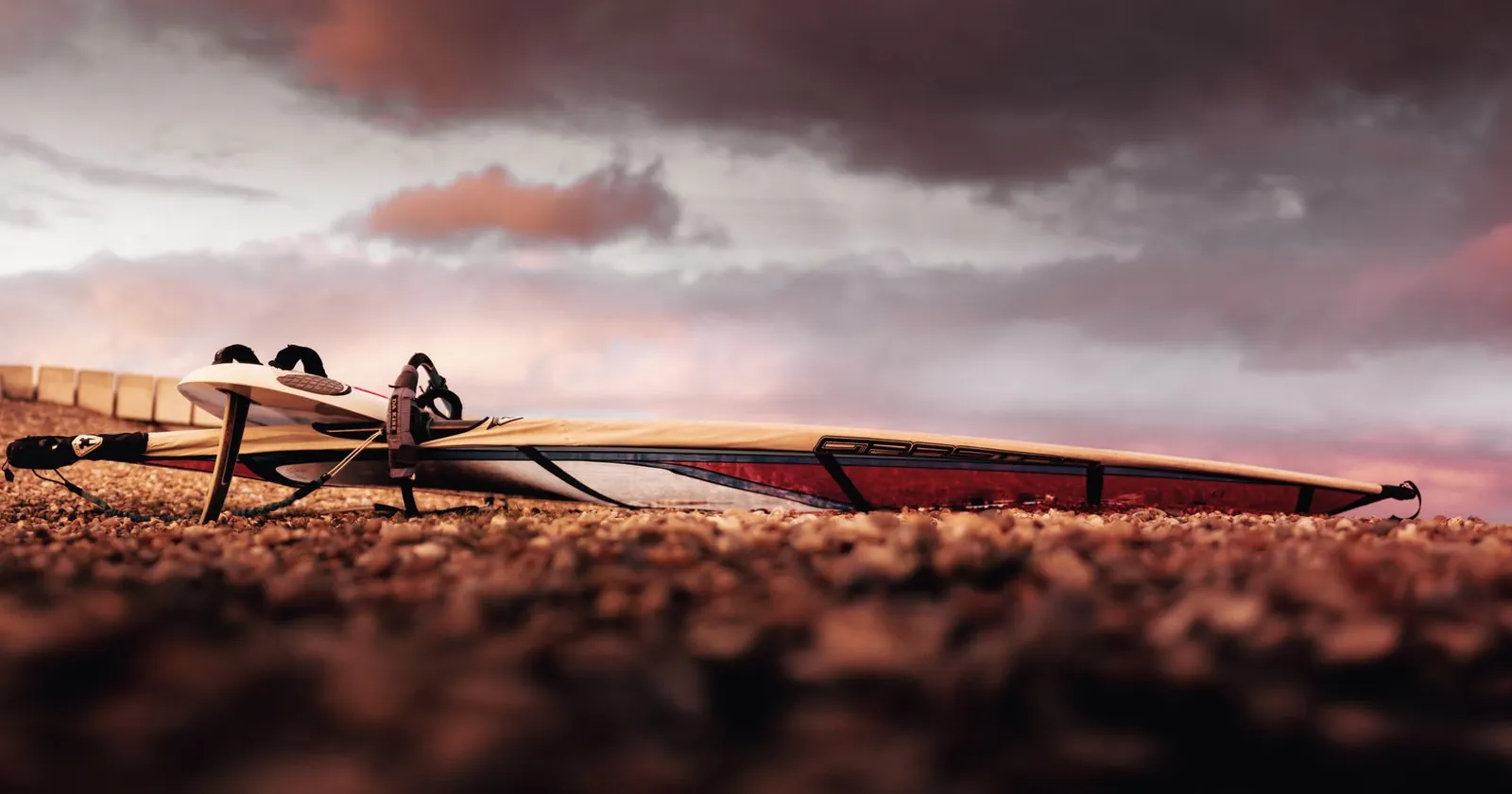 Windsurf board with daggerboard and small rig