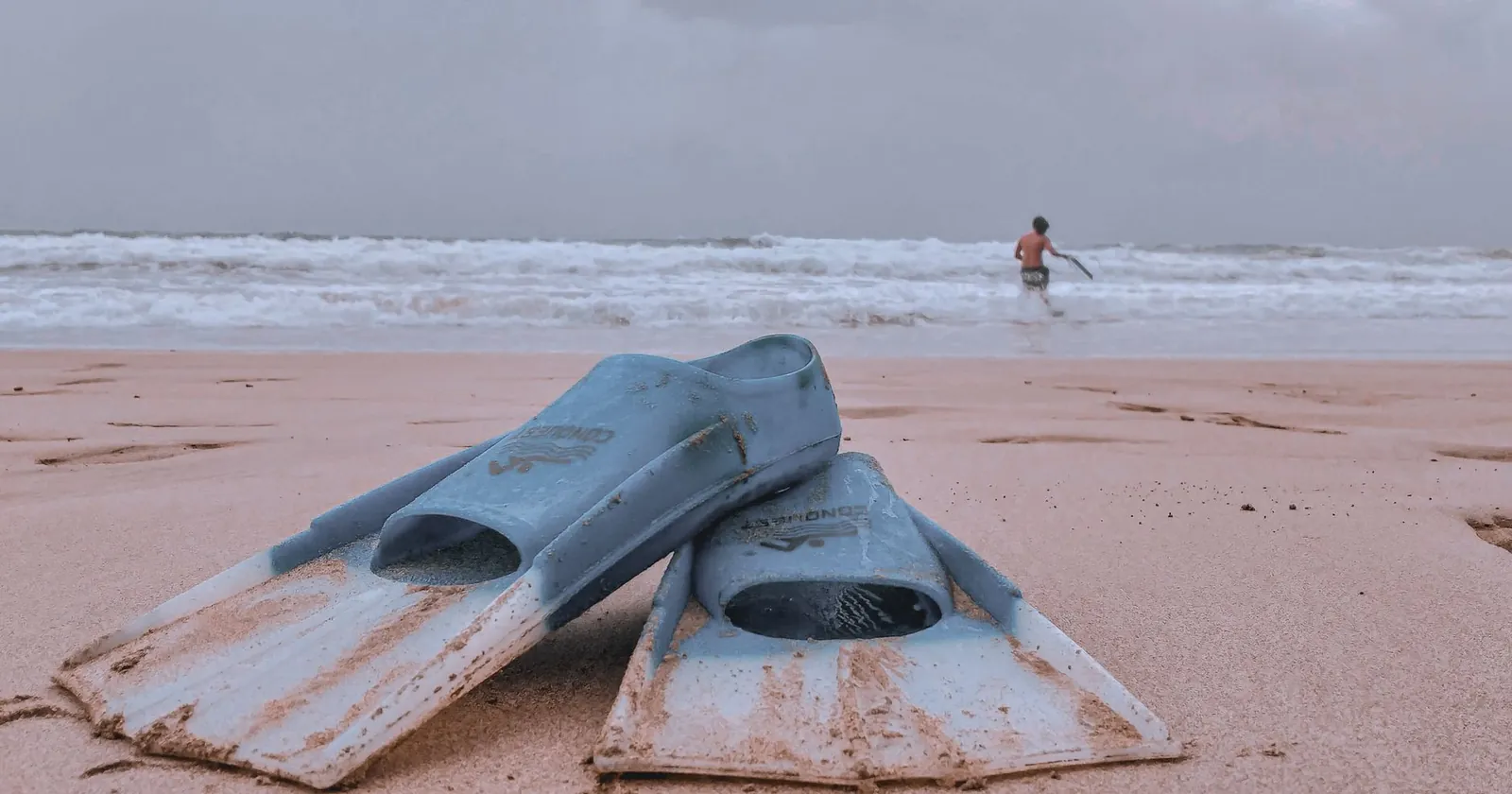 Bodyboard with swim fins, fin socks and a coiled leash