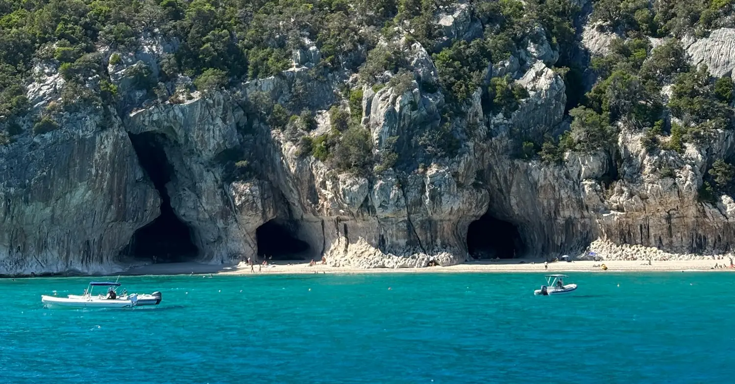 Clear turquoise water over a rocky Mediterranean coastline on the Tuscan island of Elba