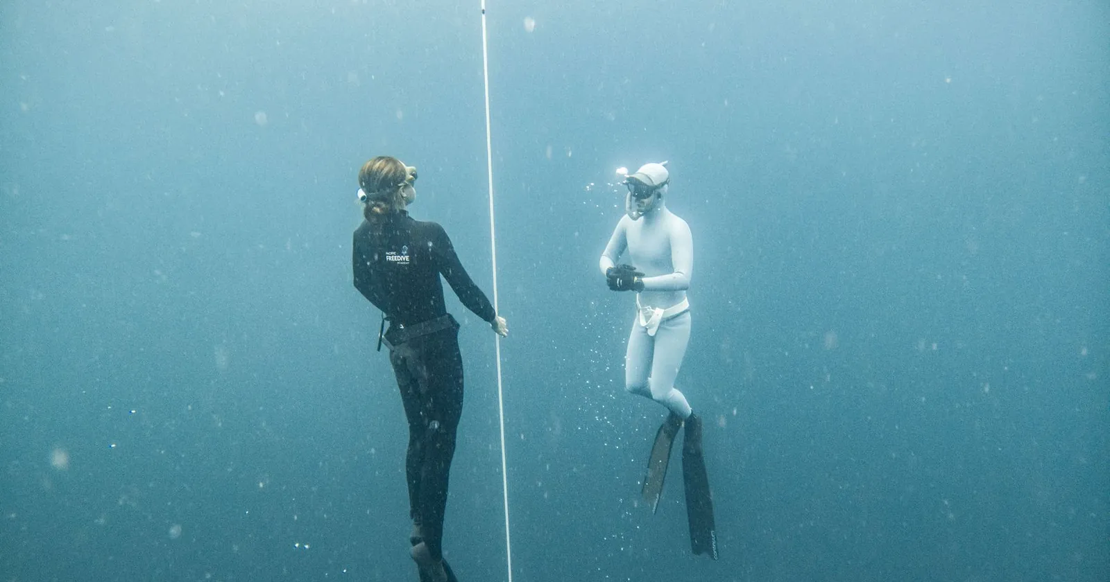 Freediver descending on one breath, the discipline that demands strict safety