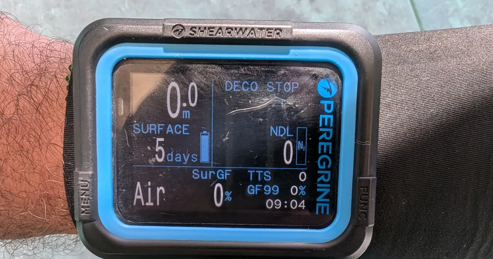 Shearwater Peregrine dive computer on a diver's wrist, one side of the Garmin Descent vs Shearwater comparison
